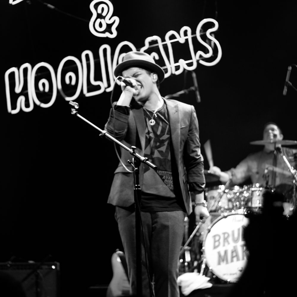 Bruno Mars - Doo-Wops & Hooligans (Black Vinyl), Hobbies & Toys, Music &  Media, Vinyls on Carousell